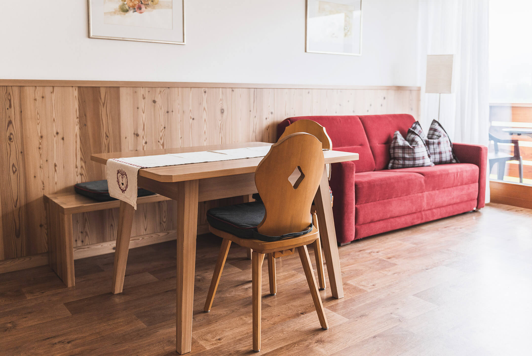 Apartment Rotwand - table and couch